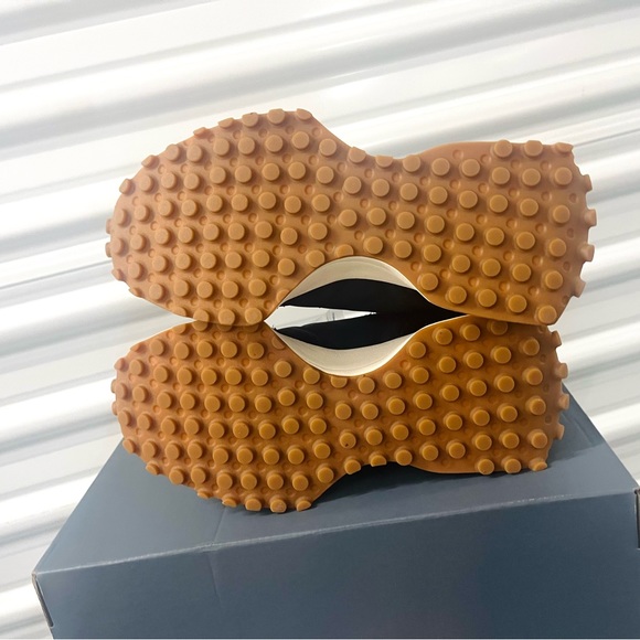 NEW BALANCE 327 WomenS Sneakers Shoes Black/White Leather Logo size 8.5 - Picture 13 of 14